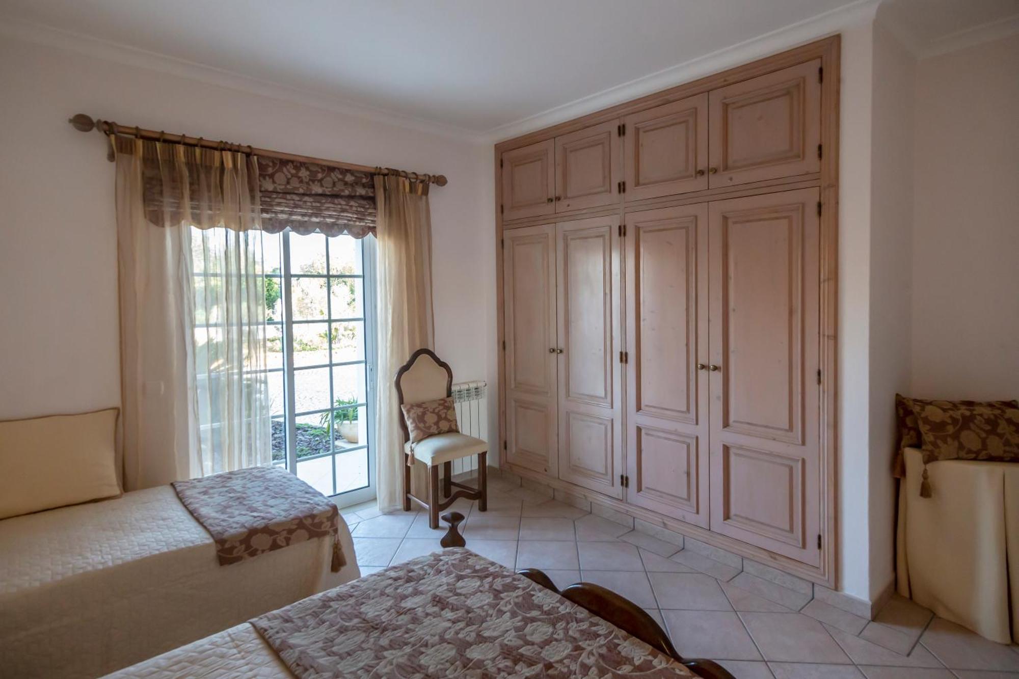 Al Meida Guesthouse Albufeira Luaran gambar