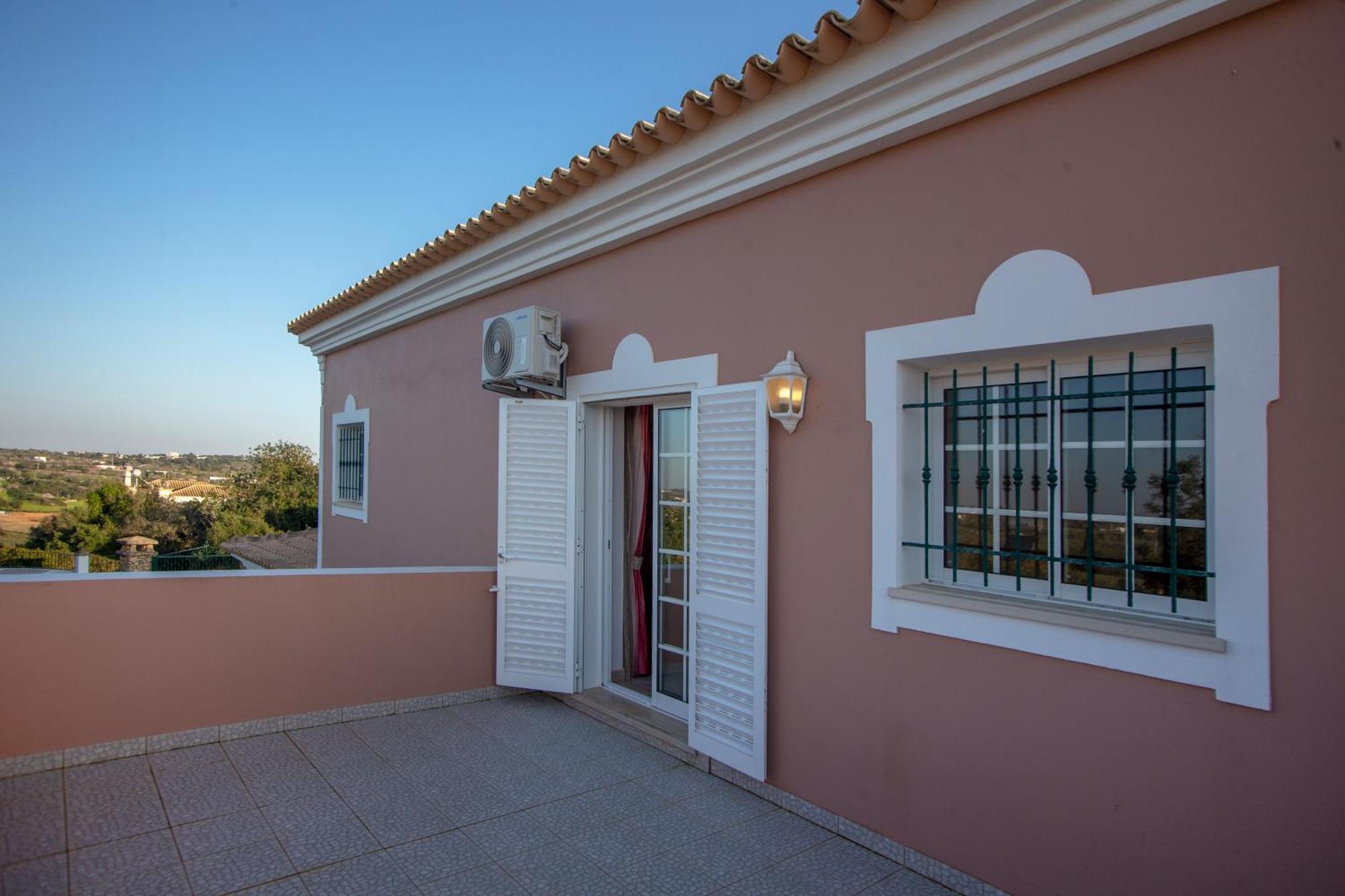 Al Meida Guesthouse Albufeira Luaran gambar