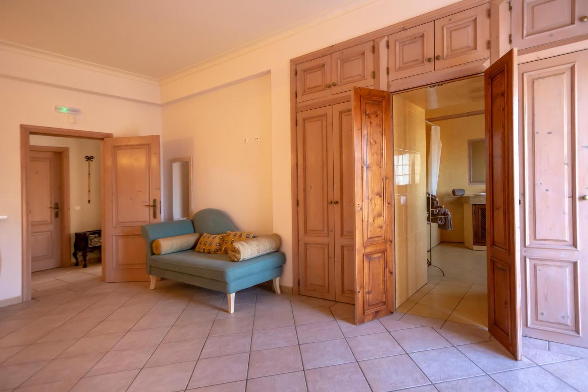 Al Meida Guesthouse Albufeira Luaran gambar
