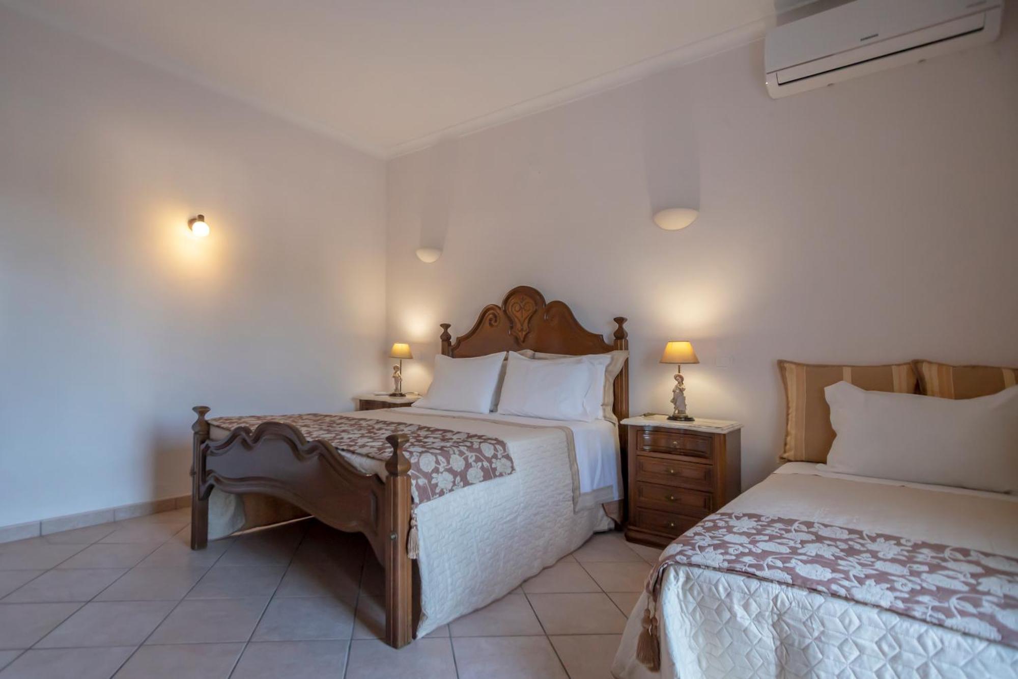 Al Meida Guesthouse Albufeira Luaran gambar
