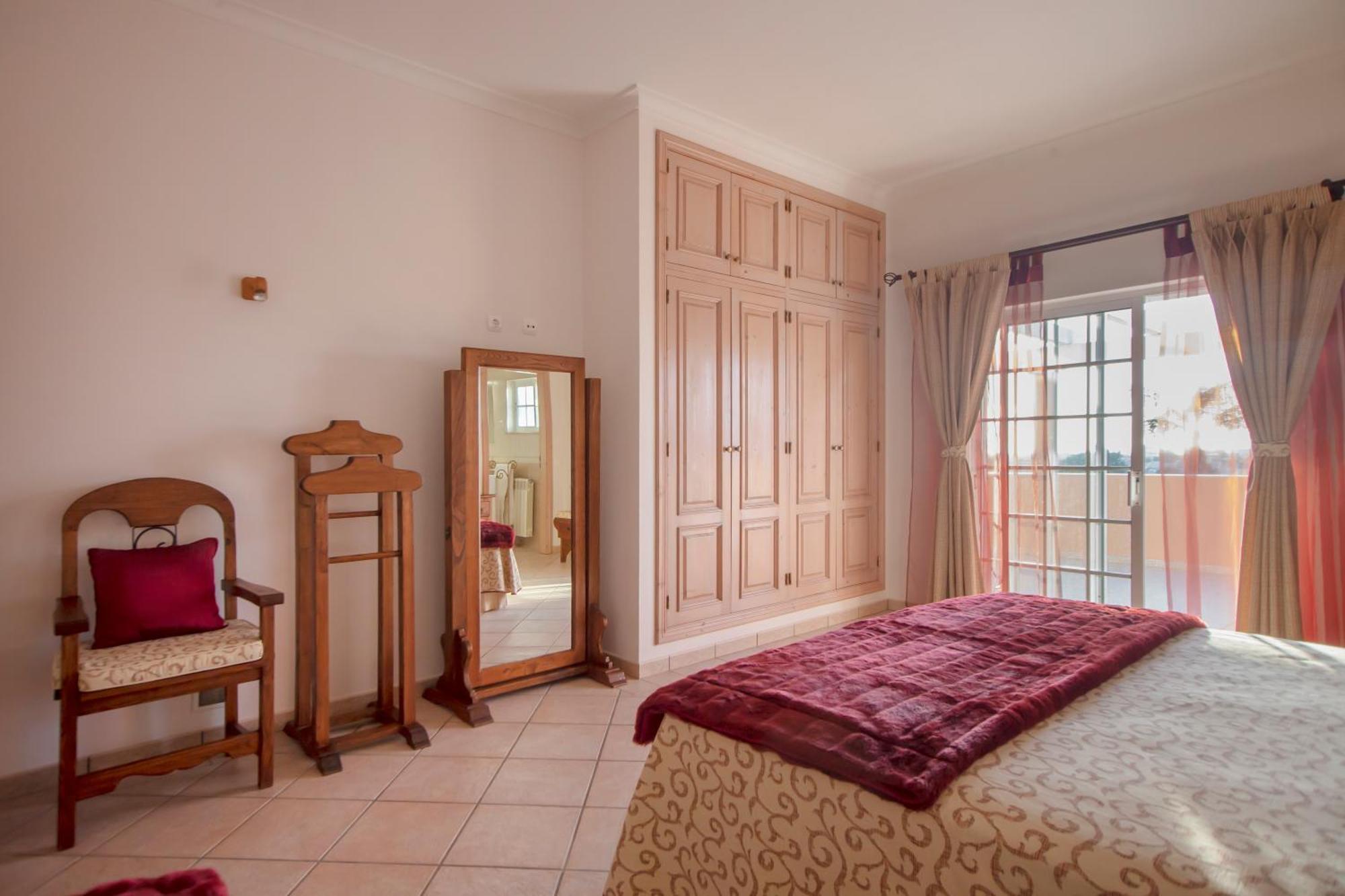 Al Meida Guesthouse Albufeira Luaran gambar