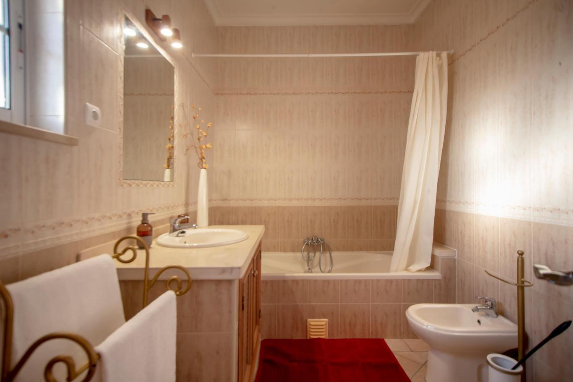 Al Meida Guesthouse Albufeira Luaran gambar