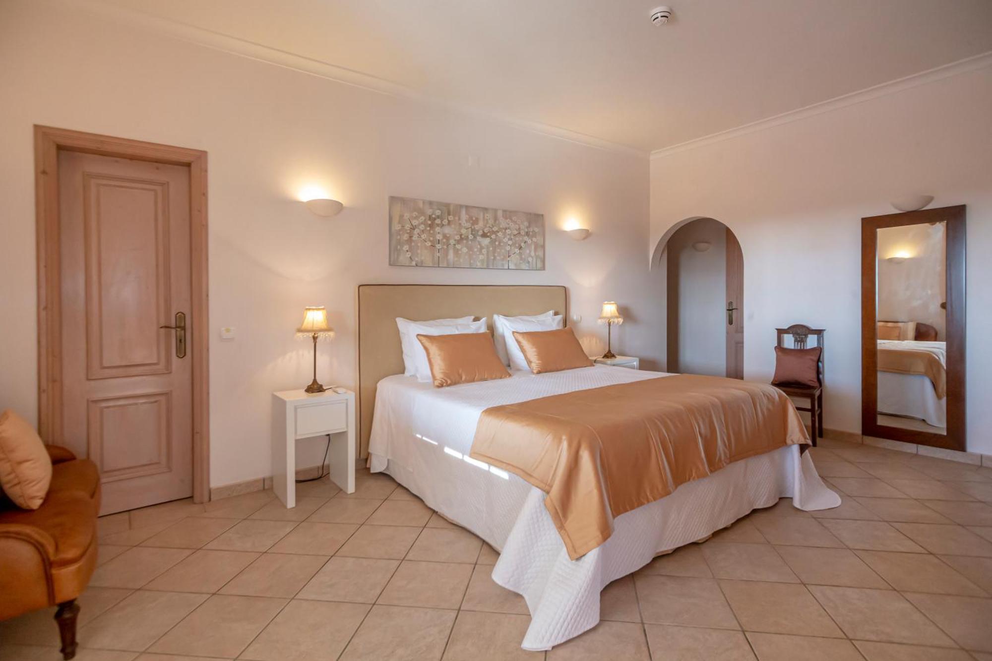 Al Meida Guesthouse Albufeira Luaran gambar