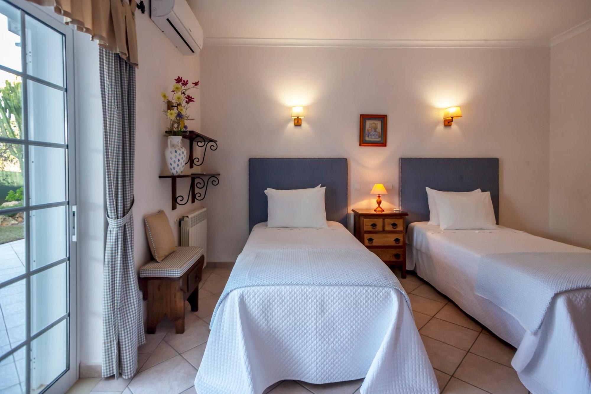Al Meida Guesthouse Albufeira Luaran gambar