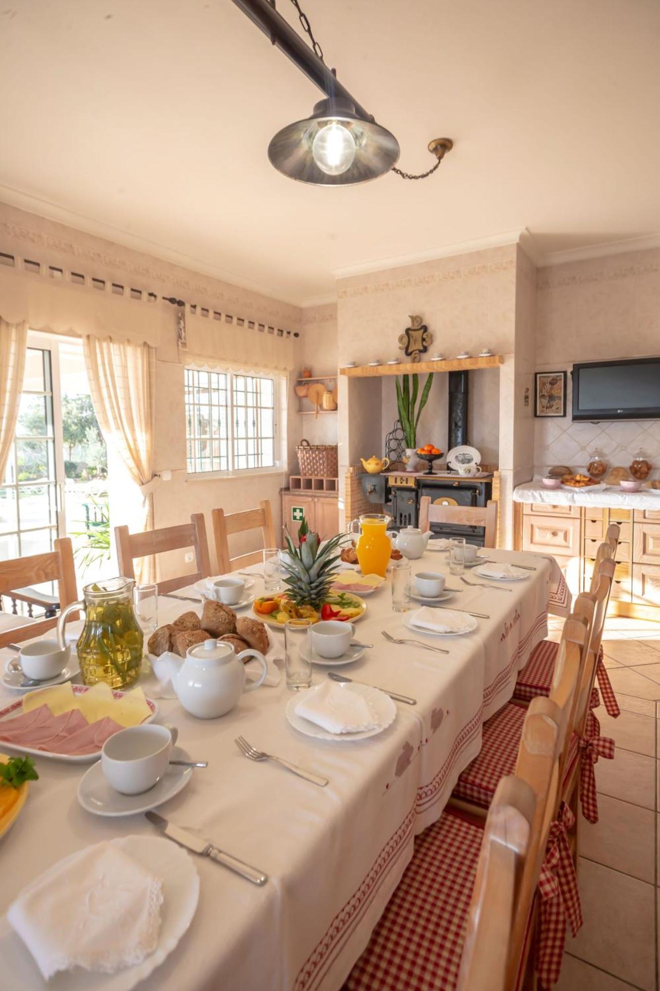 Al Meida Guesthouse Albufeira Luaran gambar