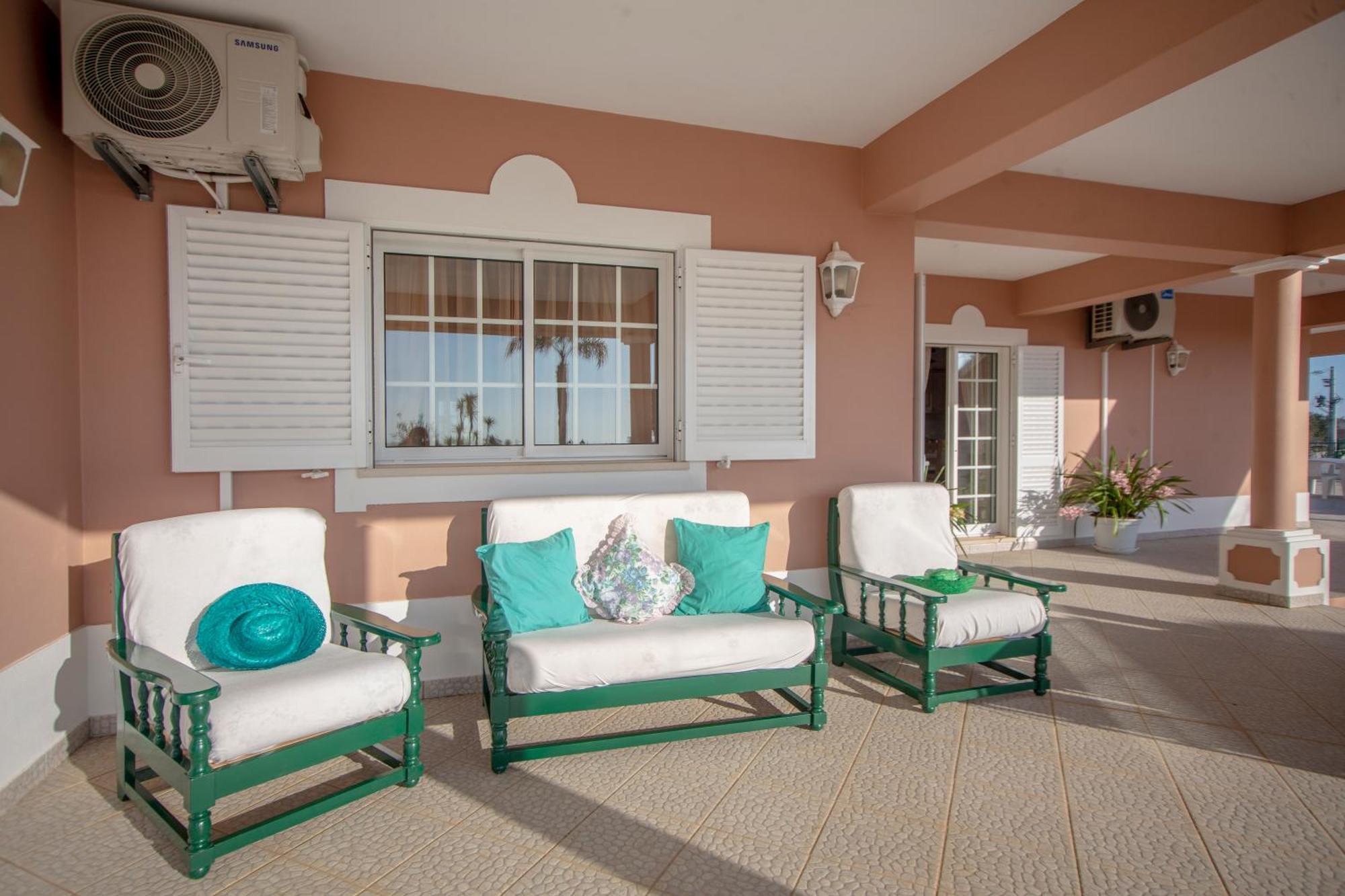 Al Meida Guesthouse Albufeira Luaran gambar