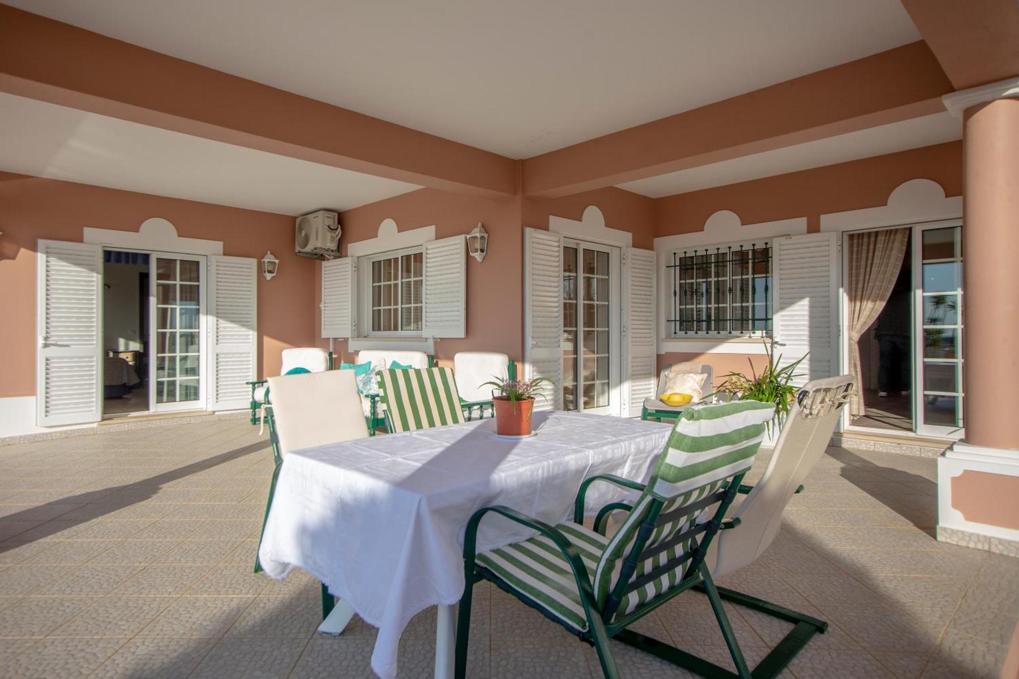 Al Meida Guesthouse Albufeira Luaran gambar