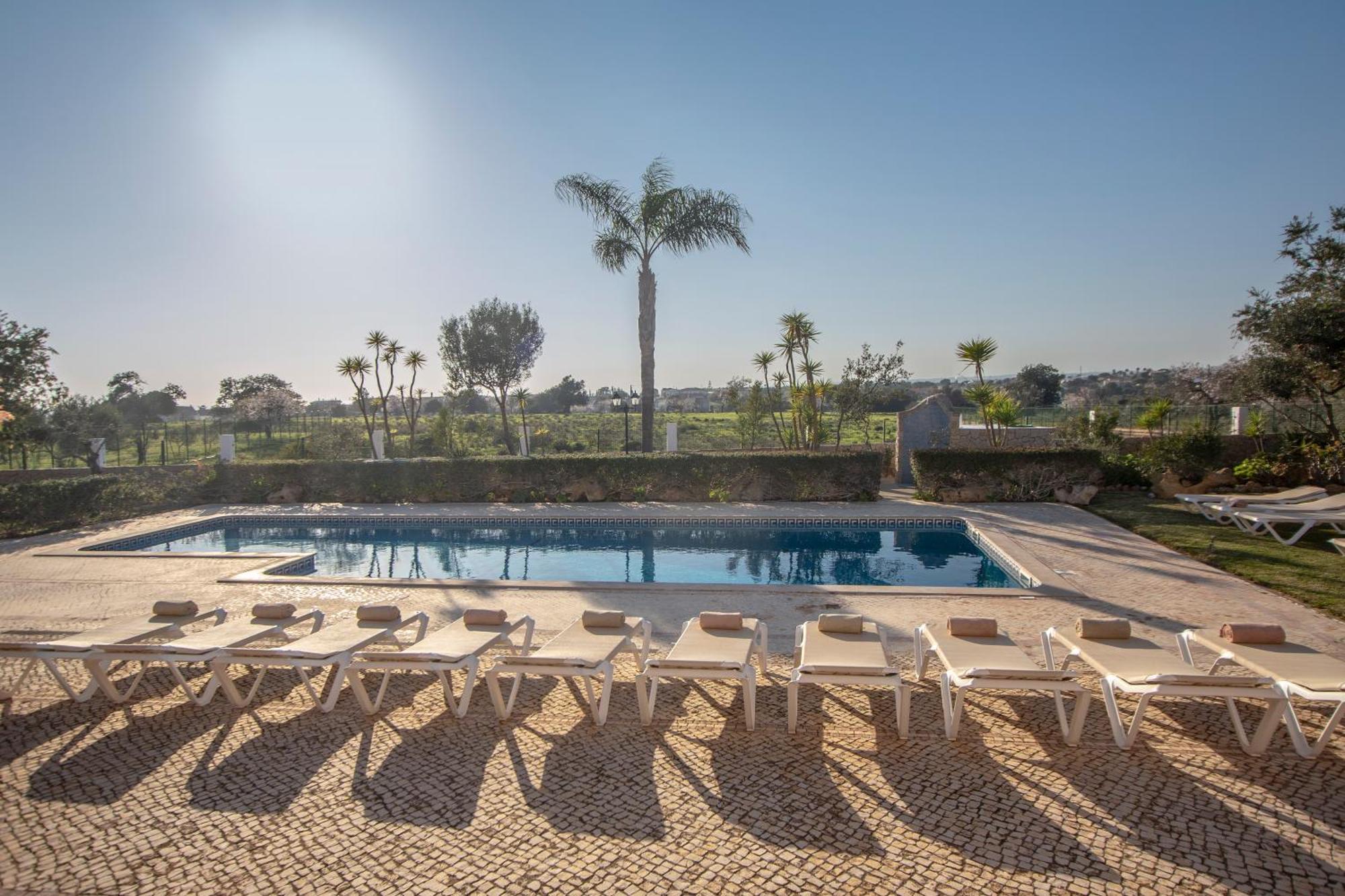 Al Meida Guesthouse Albufeira Luaran gambar