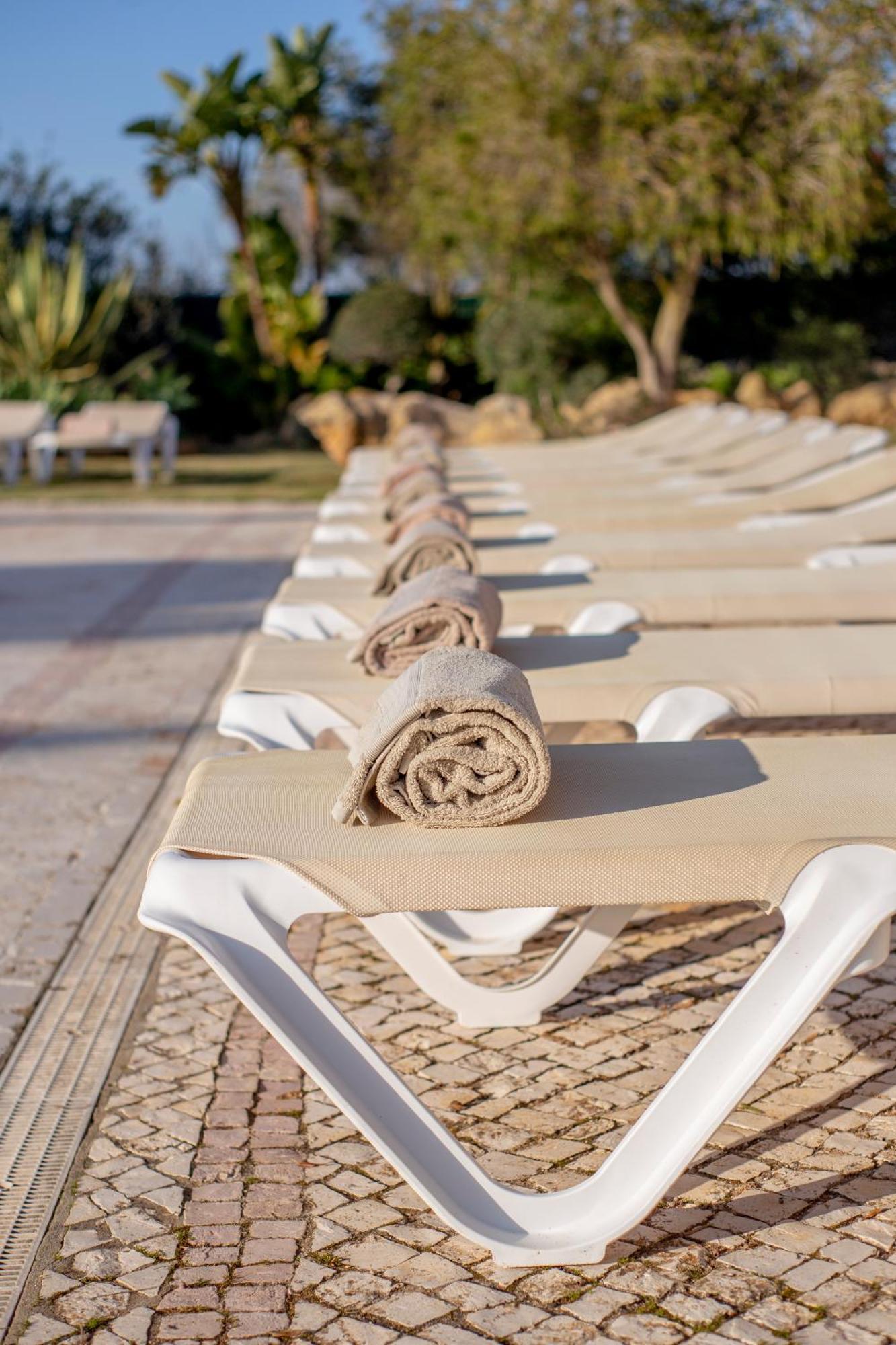 Al Meida Guesthouse Albufeira Luaran gambar