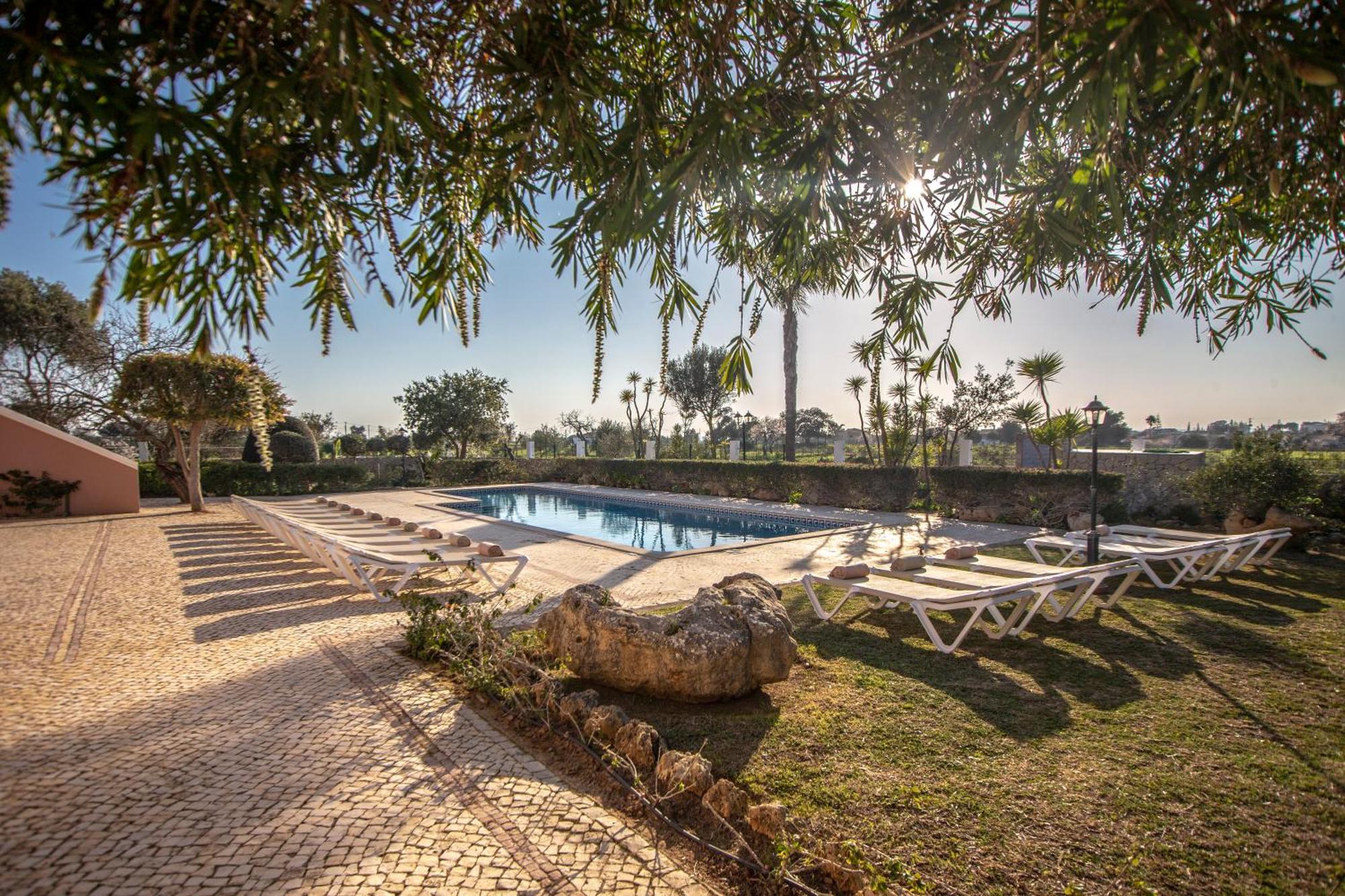 Al Meida Guesthouse Albufeira Luaran gambar